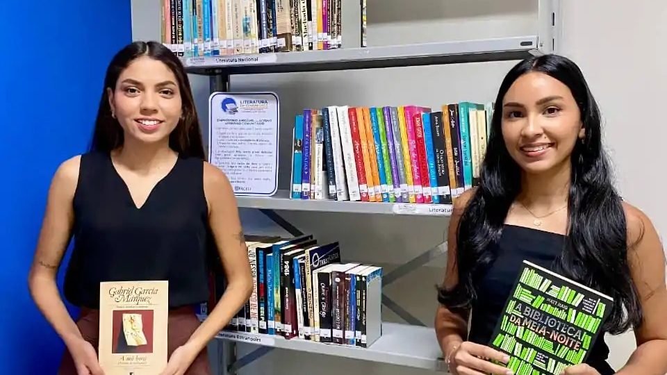 Faceli recebe doações de livros para projeto de leitura em Linhares