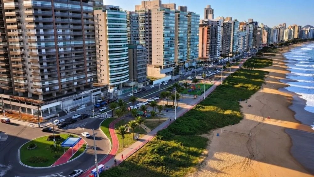 Justiça suspende nova regra do PDM de Vila Velha sobre sombra nas praias