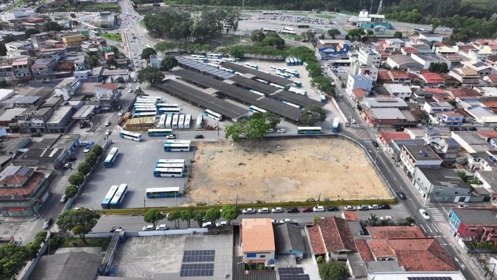 Motorista do Transcol baleado no Terminal de Carapina segue internado