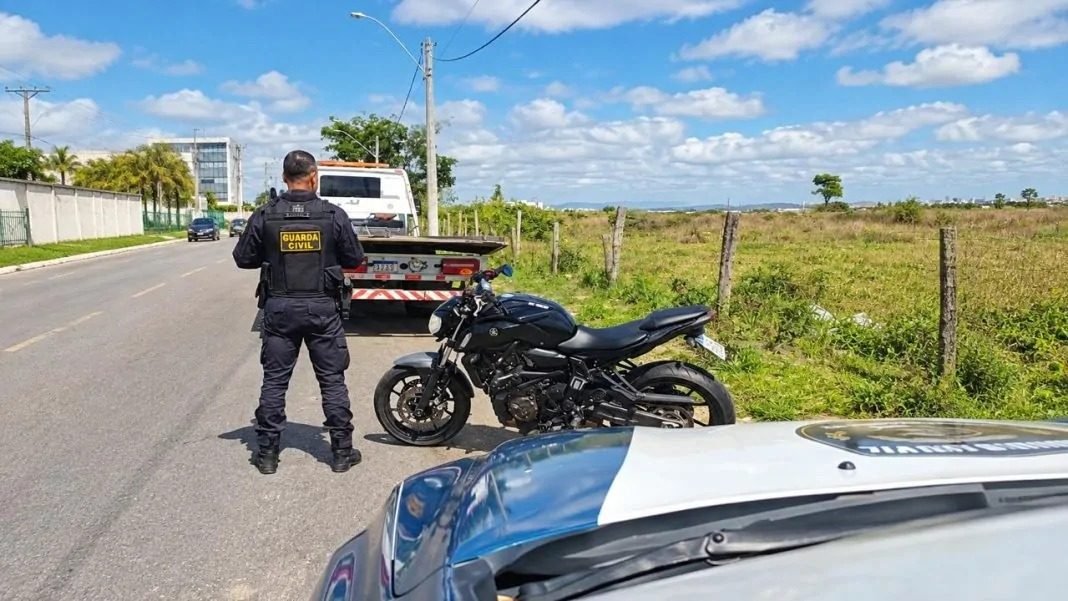 Moto usada para realizar manobras perigosas é apreendida por ordem judicial em Linhares