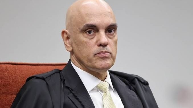 Moraes nega monitoramento de Mendonça e chama alegação de 'patética' em sessão do STF