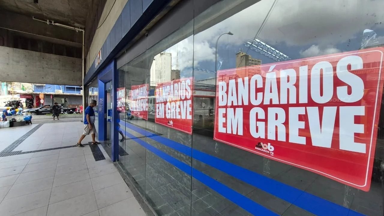 Caixa e bancários retomam negociação com greve sem prazo para acabar