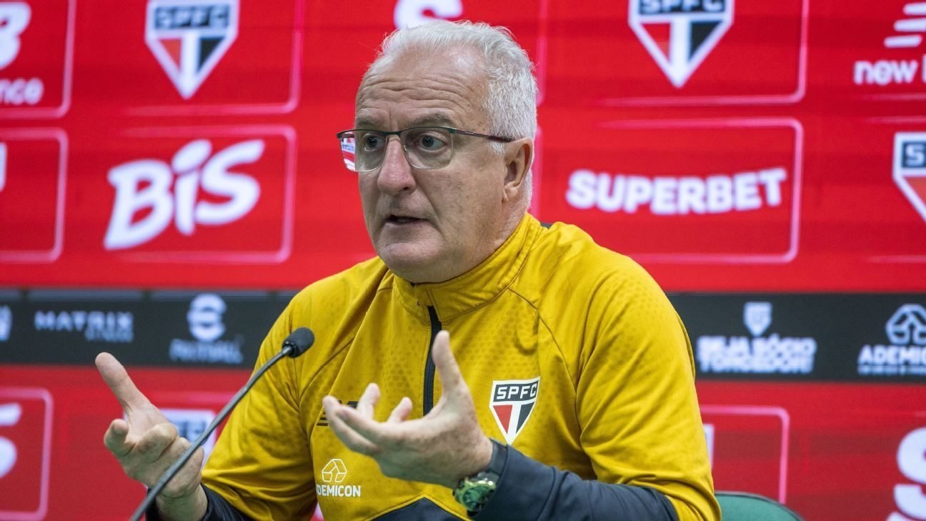 Dorival chama atuação do São Paulo de irreconhecível e contesta impedimento no VAR